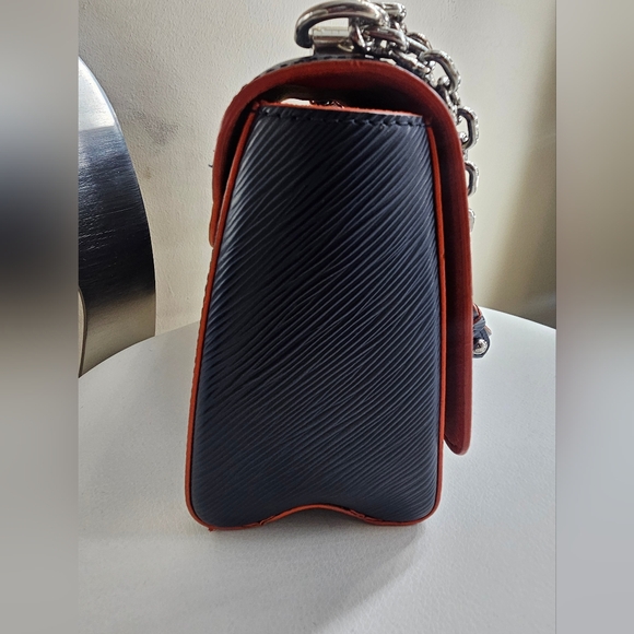 Louis Vuitton Twist MM  Epi Leather  Crossbody Navy Blue Bag - Picture 4 of 13